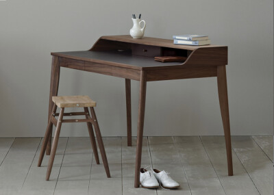 Yves desk