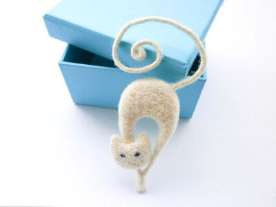 Needle felted brooch White cat