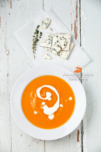 Photograph pumpkin soup with blue cheese by Natalia Lisovskaya on 500px