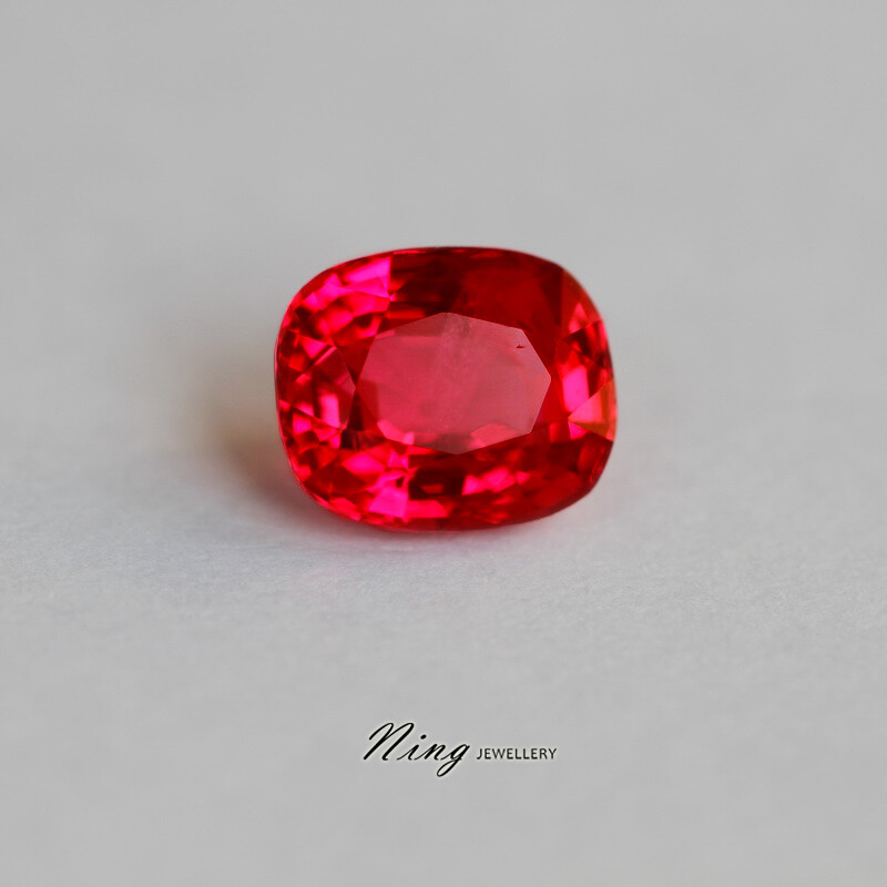 NingJewellery1.23ct 正红缅甸尖晶石-真正火焰红荧光强高净度