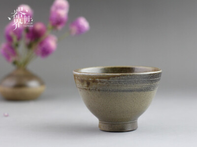 【器世界】柴烧杯#器世界2014春节礼品精品柴烧茶具#手作茶盏 老岩泥茗杯--因纯手工柴烧制作，要的就是古拙的感觉，釉色窑变，落灰，都有它不同的灵动，不是缺点，而是艺术家的创作思维。柴烧作品的成败取决于土、火…