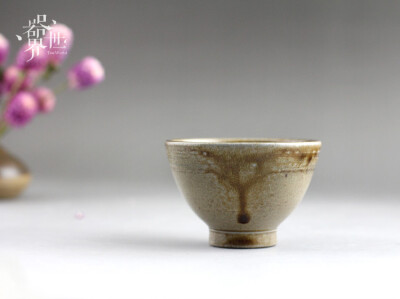 【器世界】柴烧杯#器世界2014春节礼品精品柴烧茶具#手作茶盏 老岩泥茗杯--因纯手工柴烧制作，要的就是古拙的感觉，釉色窑变，落灰，都有它不同的灵动，不是缺点，而是艺术家的创作思维。柴烧作品的成败取决于土、火…