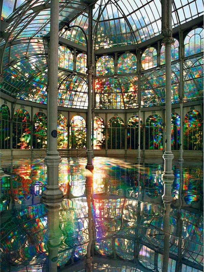 Rainbow Spectrums Mirrored Throughout Palacio de Cristal