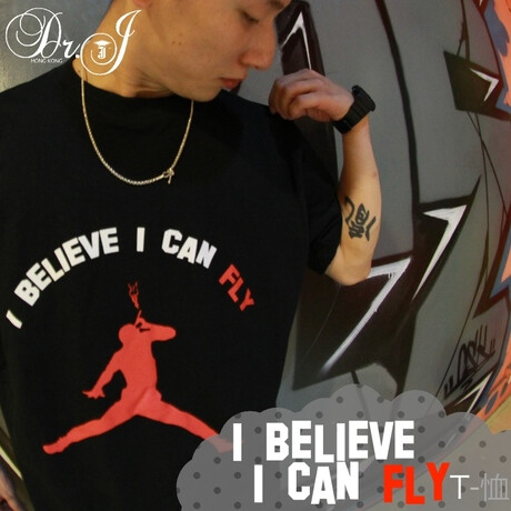 【Dr. J】原创设计服装，I Believe I Can Fly〔香港製作〕 ，恶搞经典 AJ Logo,佐敦的手改被为 Smoking 的状态，1996年佐敦参与了电影【太空也入樽】主题曲由 R.Kelly 演释，名称为 &amp;quot;I Believe I Can FLY&amp;quot;，T-恤因此而命名。女生穿著较大的尺码可达到最潮Oversize风。