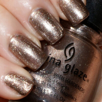 China Glaze 彩色指甲油 细闪浅咖银色~浅咖色的甲面散布着无数细小的闪耀银色亮片~也可以叫它闪亮香槟色~非常的华丽,时尚感很强哦~~