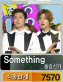 2014，,01,18 今天在音乐银行拿到一位时候哥俩的表情变化。谢谢各位亲们的投票啦！#东方神起#