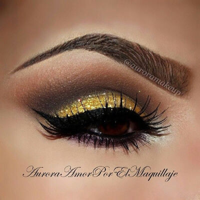 gorgeous gold glitter smokey eyeshadow #eyes #eye #makeup #smokey #dramatic #eyeshadow