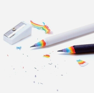 【彩虹铅笔】这铅笔屑也太美了吧，会很手贱忍不住经常用转笔刀的。