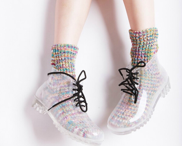 韩国时尚女鞋水晶果冻鞋女士平跟透明雨鞋马丁雨靴水鞋水靴橡胶鞋的图片