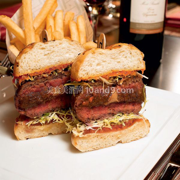 db Bistro Moderne 地址：B1-48, GALLERIA LEVEL, THE SHOPPES AT MARINA BAY SANDS 电话：+65 6688 8525