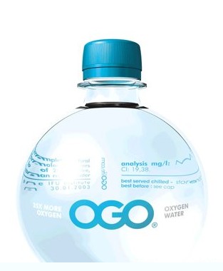 OGO Oxygen被称为会呼吸的水，是一款将氧气和纯净水相结合的理想的天然水饮料。每升Ogo里浓缩了200毫克氧气，它的含氧量比普通水高35倍。