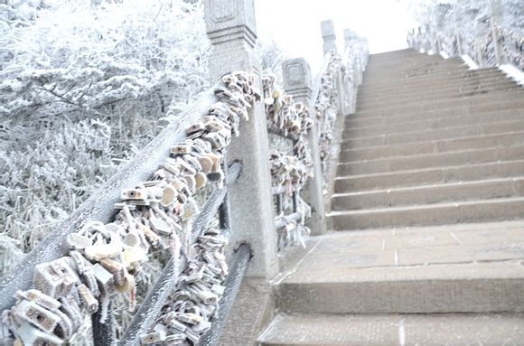 峨眉山之旅—同心锁