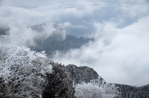 峨眉山之旅—山峰