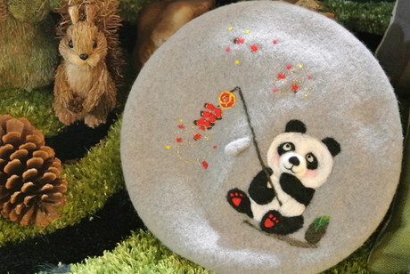 我的手作帽子“熊猫放鞭炮”。 喜欢的来看看！