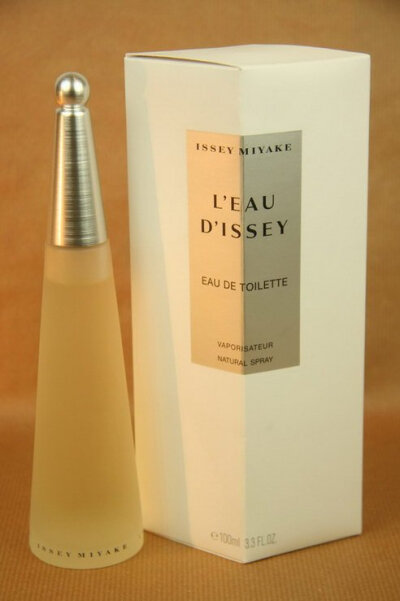 Issey Miyake 三宅一生 一生之水(￥298.00【香调】清新花香调 【前味】睡莲.玫瑰.鸢尾 【中味】芍药.牡丹.百合.康乃馨 【后味】水果花.月下香.木犀兰 【简介】前味以柳橙、橘子清爽，表现出有如少女般的清新可爱；中…