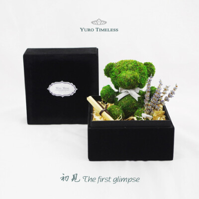 #YURO Timeless#我遇见你，在我最美丽的时刻。那时生满青苔和鲜花的季节，你像一簇簇淡紫色的薰衣草，开出了倾城的温婉。只因为这一瞥，你便住进我的心里。