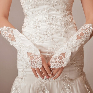 新娘手套婚纱手套 新娘婚纱手套蕾丝 婚纱手套 露指婚纱手套 短款的图片