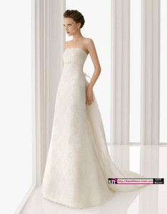 KM婚纱礼服2013最新款欧美华贵皇室公主新娘蕾丝定制花朵拖尾婚纱的图片