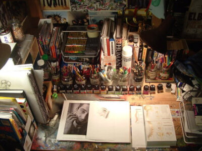在我的地盘，用画笔，描绘人生 。。。希望大家不要放弃手中的画笔。