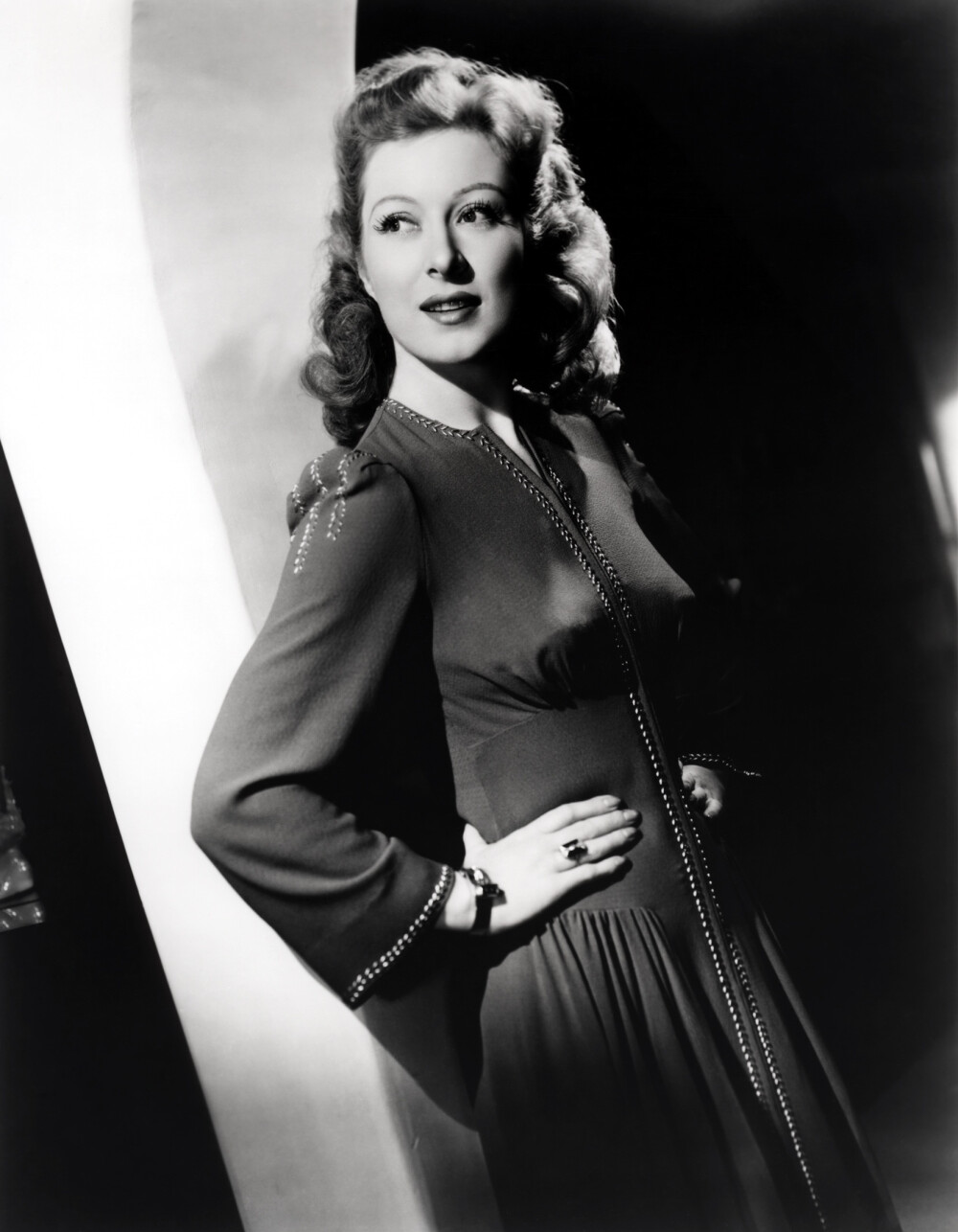 第十五届（1942－1943） 葛丽亚·嘉逊 Greer Garson 性别: 女 星座: 天秤座 生卒日期: 1904-09-29 至 1996-04-06 出生地: 英国,北爱尔兰 职业: 演员 更多外文名: Eileen Evelyn Greer Garson (本名) / Duchess (昵称) 1943 奥斯卡(美国电影学院奖) 最佳女主角 忠勇之家 (1942)