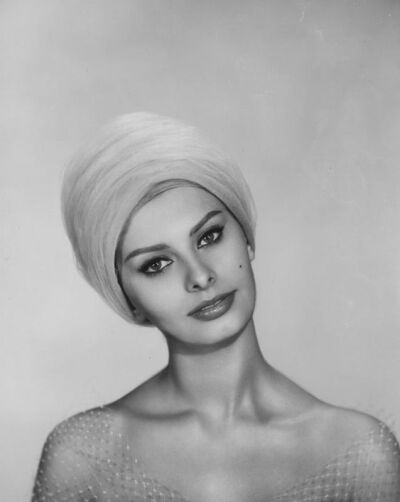 第三十四届（1961－1962） 索菲娅·罗兰 Sophia Loren 性别: 女 星座: 处女座 出生日期: 1934-09-20 出生地: 意大利,拉齐奥,罗马 职业: 演员 更多外文名: Sofia Villani Scicolone (本名) 更多中文名: 苏菲亚·罗兰 / …