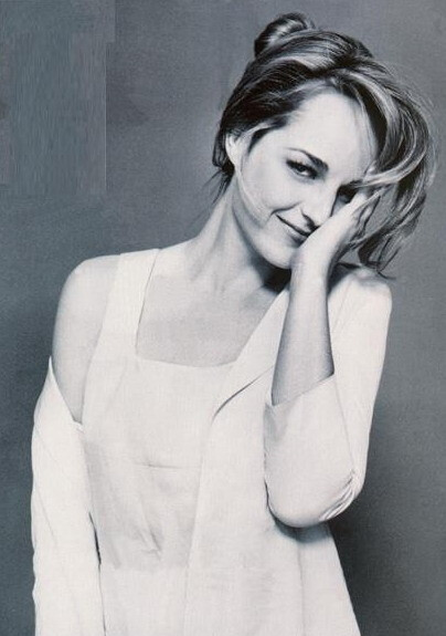 第七十届（1997-1998） 海伦·亨特 Helen Hunt 性别: 女 星座: 双子座 出生日期: 1963-06-15 出生地: 美国,加利福尼亚州,洛杉矶 职业: 演员 / 制片 / 导演 / 编剧 更多外文名: Helen Elizabeth Hunt (本名) 1998 奥斯卡(美国电影学院奖) 最佳女主角 尽善尽美 (1997)