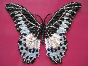 Бабочки - Изделия и украшения из бисера