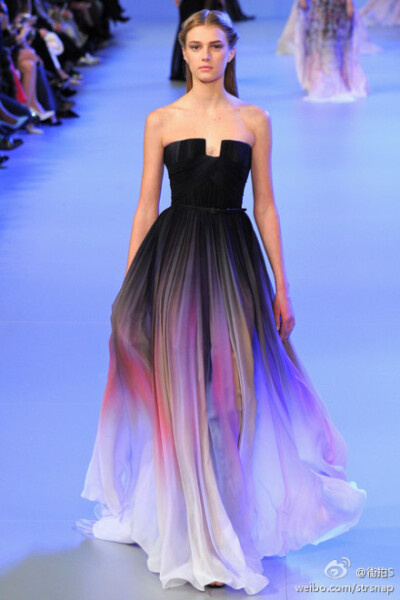 #2014巴黎高定时装周# #Sigrid Agren# runway at JPG + Armani Privé + Elie Saab HC S/S 2014. 梨儿上妆依旧这样标致