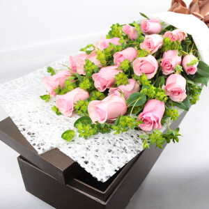 roseonly野兽派风格枪炮礼盒花上海鲜花速递进口鲜花白玫瑰包邮