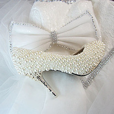 2013新珍珠婚鞋女镶带钻手工打造细跟单鞋 水晶婚新娘韩国版