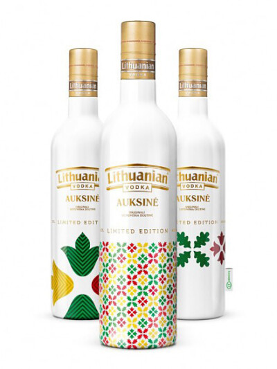 【包装设计】Lithuanian Vodka Gold（立陶宛人金伏特加）包装设计，用现代设计诠释民族符号——橡树叶和百合花。在立陶宛橡木桶代表男子力量和勇气，古代战士会被授予橡叶花冠。而百合花代表女性，过去常被装饰在嫁…