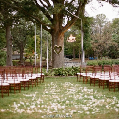 不同风格的户外婚礼仪式场景，更多灵感： http://t.cn/8FoB1FC