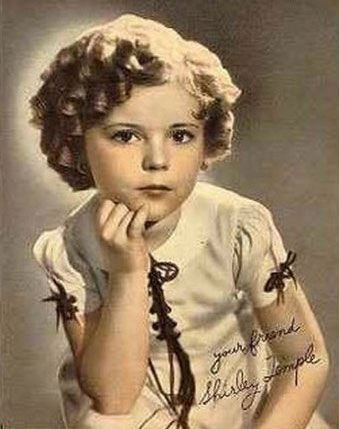  秀兰·邓波尔（Shirley Temple，1928年4月23日-2014年2月11日），儿童时期为美国著名童星之一，美国历史上第一位女礼宾司司长。生于美国加利福尼亚州的圣莫尼卡。她的父亲乔治·弗朗西斯·邓波儿，（George Francis Te…