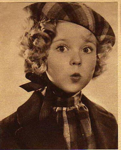  秀兰·邓波尔（Shirley Temple，1928年4月23日-2014年2月11日），儿童时期为美国著名童星之一，美国历史上第一位女礼宾司司长。生于美国加利福尼亚州的圣莫尼卡。她的父亲乔治·弗朗西斯·邓波儿，（George Francis Te…