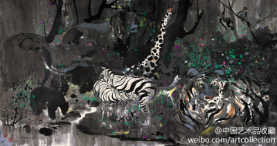 【 吴冠中 《印尼野生动物园》 】镜心，纸本设色，96×179cm，1995年作。 丛林密布、昏暗幽深且神秘莫测，是热带雨林给人们留下的深刻印象。此作品整幅画面之中聚集了不同的动物，体态各异，栩栩如生。深沉的墨色又彰…