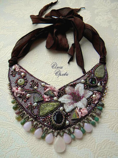 Delicate embroidered jewelry 【Olga Orlova is one more talanted beadwork author. She works mostly with bead embroidery and makes really delicate amazing jewelry. Her necklaces, brooches and handbags …