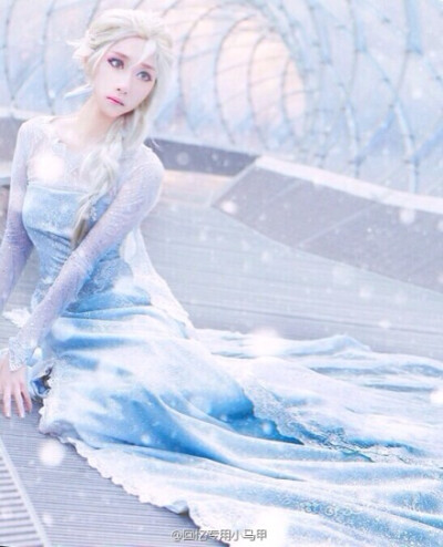 (ཀ .̫ ཀ)被《冰雪奇缘》的这组cosplay美哭了，泪流满面的那种……为神还原献出膝盖……来自tumblr