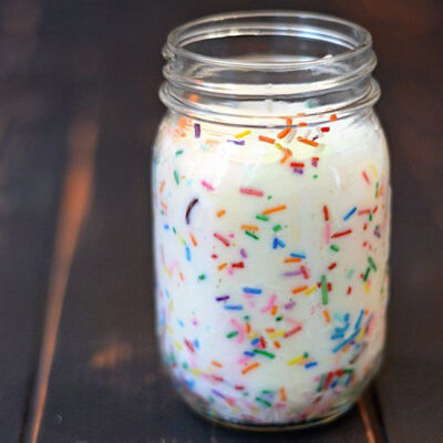 DIY Funfetti Mason Jar Candles! They smell like cake and even have the sprinkles.