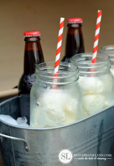 Root beer float bar - bottles of root beer and scoops of ice cream in mason jars on ice. Great party idea!