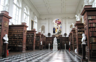 Wren Library, Trinity College, Cambridge University, Cambridge, UK。三一学院莱恩图书馆