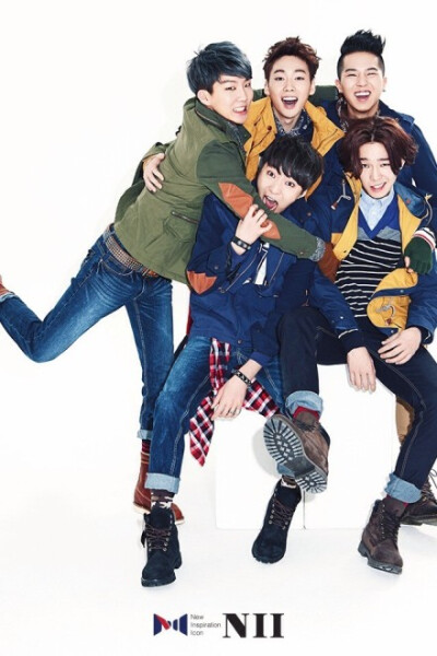  #YGWINNER#WINNER代言的服饰品牌[NII]官网更新了9张壁纸，每张5个版本。+个人卖场照8P，收图请戳吧内：http://t.cn/8FHv7BP →WINNER吧资源组 【转载请注明出处】