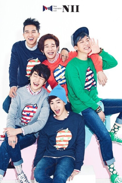  #YGWINNER#WINNER代言的服饰品牌[NII]官网更新了9张壁纸，每张5个版本。+个人卖场照8P，收图请戳吧内：http://t.cn/8FHv7BP →WINNER吧资源组 【转载请注明出处】