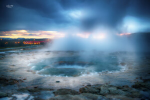 喷涌而出的间歇泉