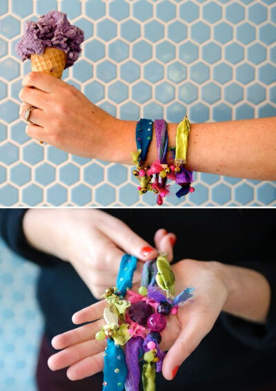 DIY: colorful bracelets from fabric scraps