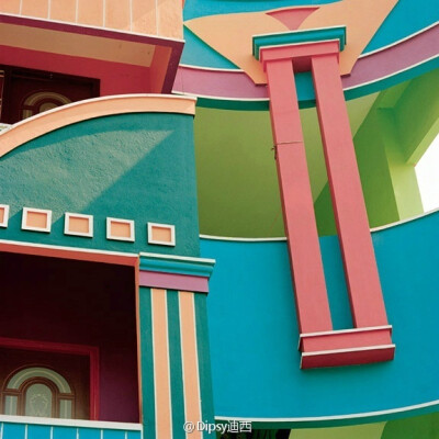 印度南部泰米尔纳德邦的彩色房子