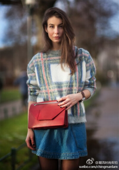 Stella McCartney sweater, Y.A.S denim skirt, Saint Laurent bag.