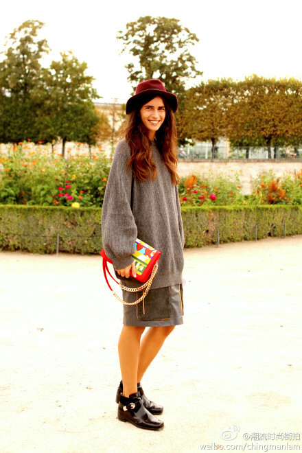 Burgundy fedora, Jo No Fui maxi sweater and Jo No Fui leather skirt with patch pockets, Azzurra Gronchi bag and patent leather ankle boots with buckle.