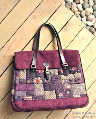 发表了博文 《古布大包》 - 日本更纱古布配上很有质感的普罗旺斯布， 是旅行外出很方便的手提包， 很有古朴的韵味。 这是最新一版的更纱古布 http://t.cn/zjrQ0kZ