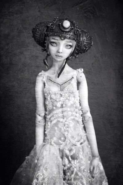 @魅惑娃娃EnchantedDoll 玛丽娜•别赫科娃（Marina Bychkova）2008年做的这个娃娃是“弗兰肯斯坦的新娘”。