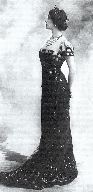 Gorgeous details on the gown and in the jewelry. Lina Cavaliere, 1910s